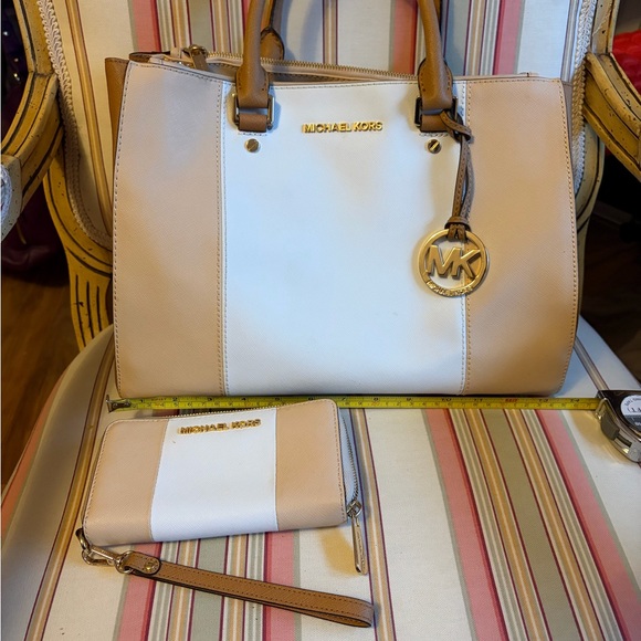 Michael Kors Tan and White Color Block Sutton Bag Set - Picture 5 of 9
